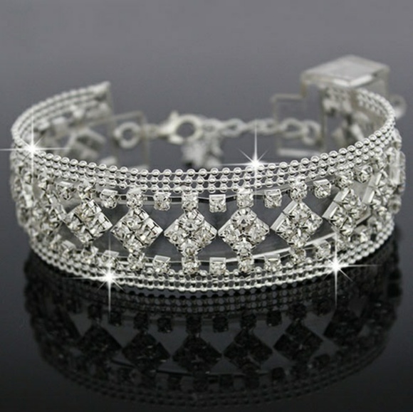 Jewelry - JUST ARRIVED! Beautiful bracelet!